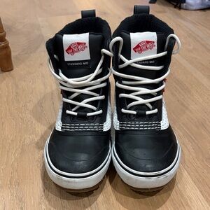 Vans Men’s Black and White Sneakers snow boots size 9